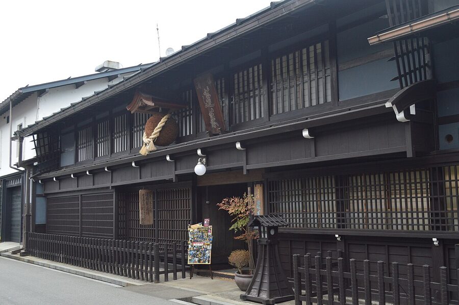 Watanabe Sake Brewery exterior in Hida Furukawa