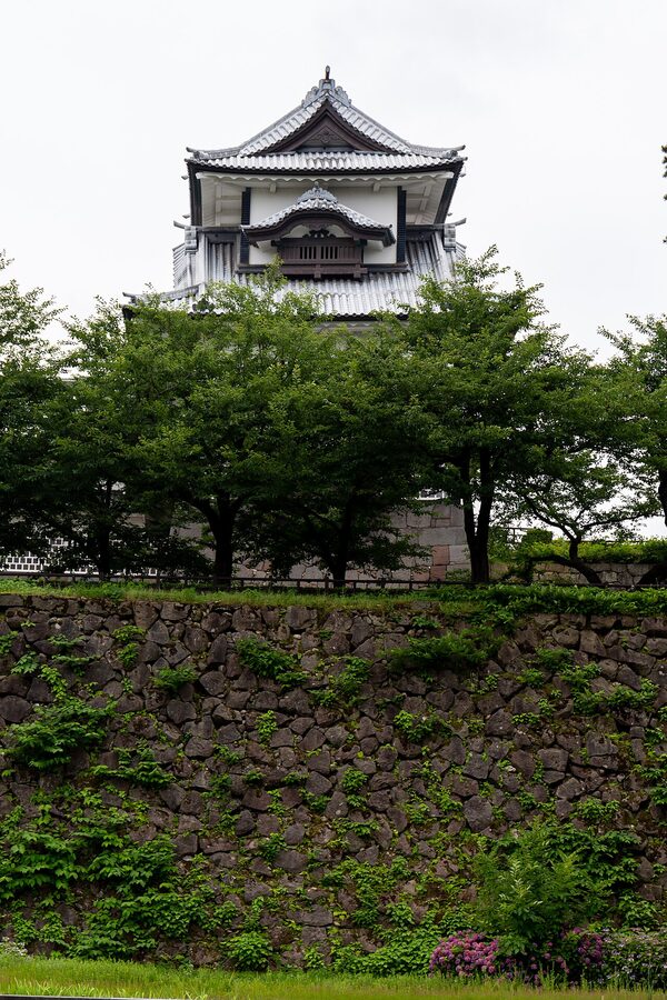 Kanazawa Castle main gate with white walls and black-tiled roof