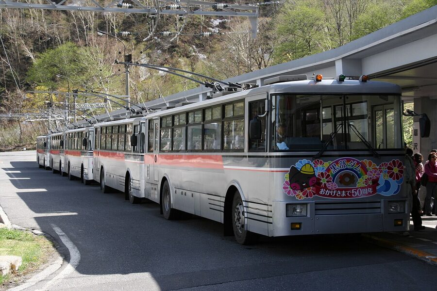 Kanden Tunnel Electric Bus at Ogizawa Station