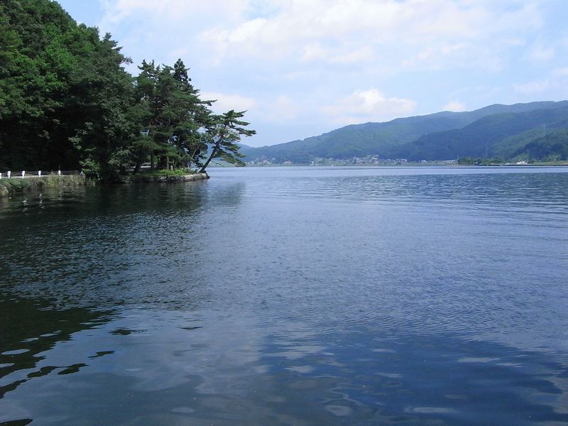 Lake Kizaki in summer with the Northern Alps reflected in the water