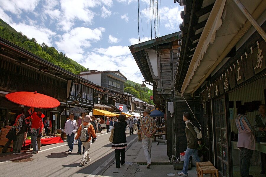 Kiso-Hirasawa lacquerware district near Narai