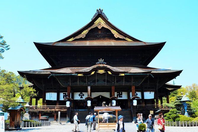 1-Day Snow Monkeys, Zenko-ji Temple & Sake in Nagano - Nishimon Yoshinoya: A Short Sake Tasting Stop That Actually Teaches