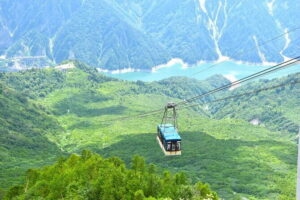 1-Day Tateyama-Kurobe Tour: Walking on the 'Roof of Japan' - The climb: tunnel buses, cable cars, ropeways, and Kurobe Dam