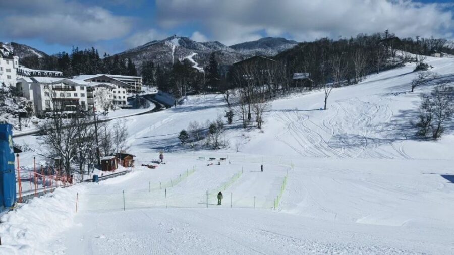 1 Day Tour: Snow Monkeys & Snow Fun in Shiga Kogen - Lunch on the slopes: included, and actually worth looking forward to