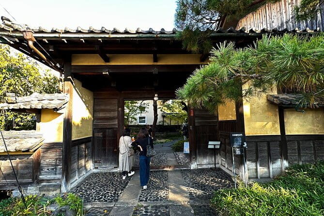 1-Day Winter Tour From Nozawa Onsen: Snow Monkeys, Zenko-ji Temple & Sake - Transport, group size, and timing: how the day stays manageable