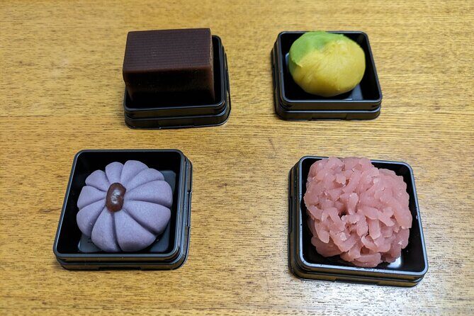 Day Tour from Kanazawa: Gold Leaf, Japanese Sweets and Ninja Star - Start at Kanazawa Station, then sprint into Omicho Market