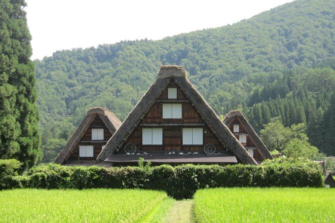 [Day trip bus tour from Kanazawa Station] Weekend only! World Heritage Shirakawago Day Bus Tour - Stop 1 at Michi-no-Eki Shirakawago: the easy warm-up