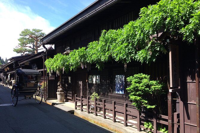 EXPERIENCE TAKAYAMA & LOCAL SAKE TASTING with explanation 1 HOUR! - Language and guide style: Luca’s role in making it work