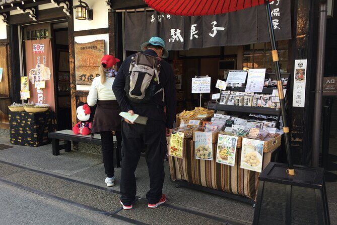 EXPERIENCE TAKAYAMA OLD TOWN & MORNING MARKETS in 1 Hour! - What to expect in the “real world” (clothes, money, pace)