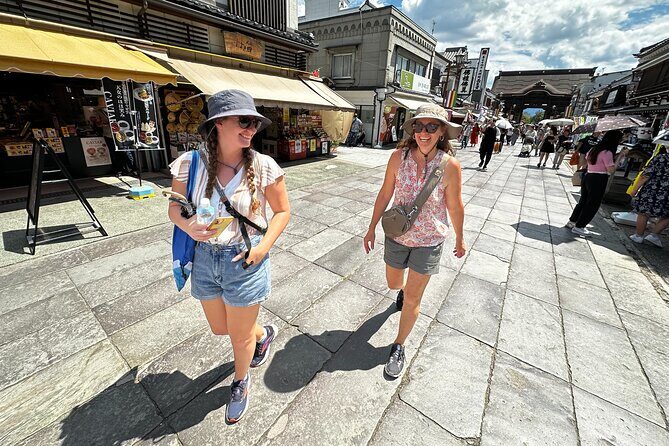 Food & Cultural Walking Tour around Zenkoji temple in Nagano - Walking toward Zenkoji: souvenirs, side streets, and 1400-year context