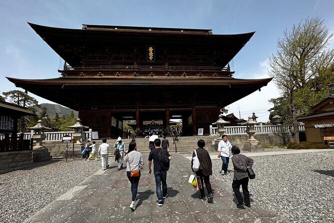 Food & Cultural Walking Tour around Zenkoji temple in Nagano - The final shop pop-ins: what to buy if you want to take Nagano home