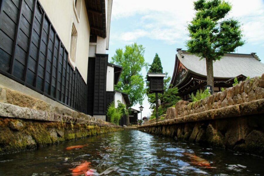 From Kanazawa: Shirakawago, Hida-Furukawa and Takayama Visit - A Private Kanazawa Day Trip That Links Three Special Town Moods