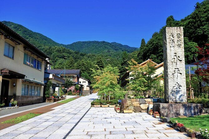 Full Day Tour Eiheiji Buddhist Temple and Fukui City Castle Town - From Kanazawa Station to Fukui: how the day flows