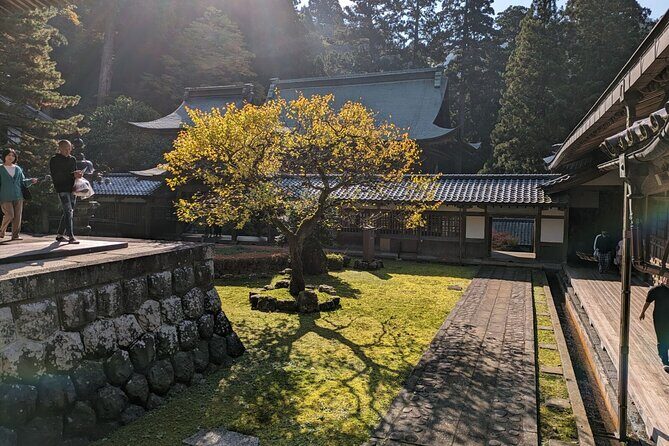 Full Day Tour Eiheiji Buddhist Temple and Fukui City Castle Town - The monk-moment factor: what to expect from the guide style