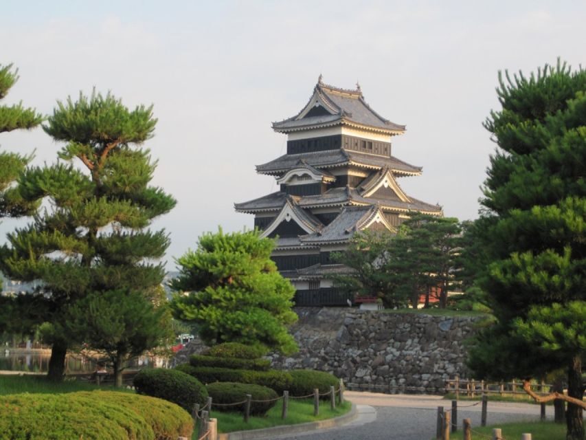 Full-Day Tour: Matsumoto Castle & Kamikochi Alpine Valley - Getting there: pickup times around Nagano and Matsumoto