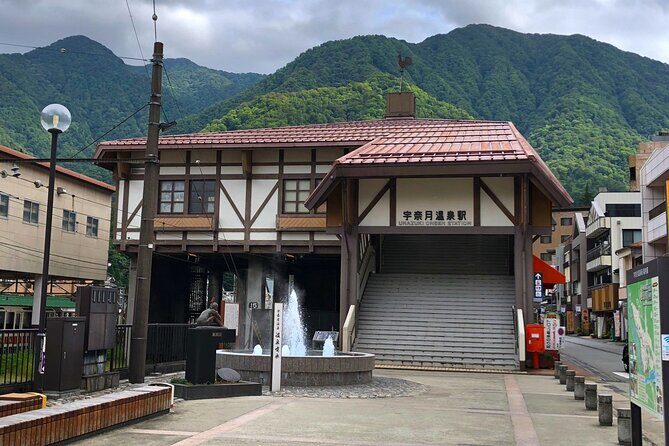 Full Day Tour to Kurobe Gorge and Unazuki Onsen from Kanazawa - The second Unazuki Onsen window: shopping, last footbath, and slow breathing