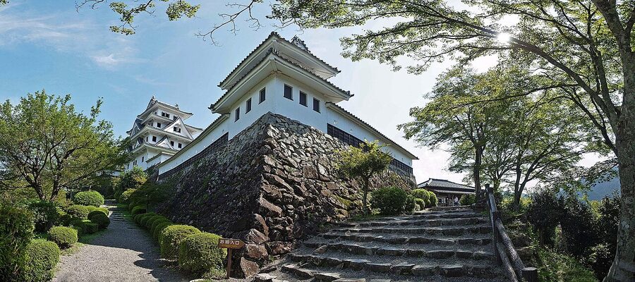 The reconstructed wooden keep of Gujo Hachiman Castle from below