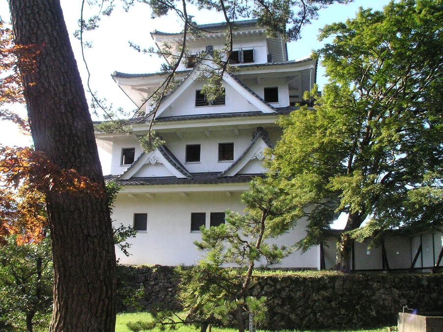 Rear view of Gujo Hachiman Castle keep above its stone walls