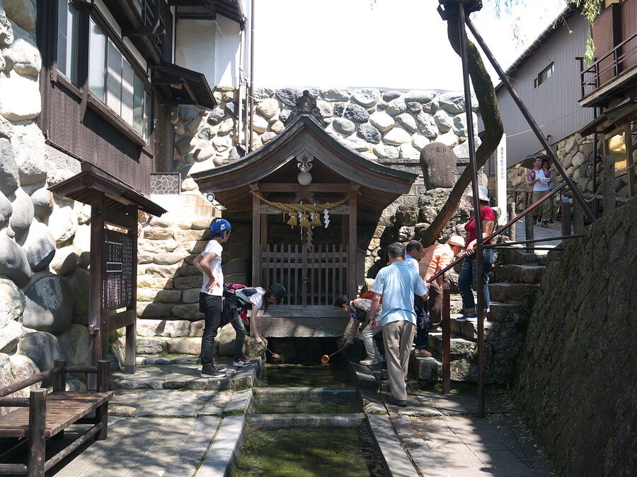 The Sogi-sui spring source with stone trough and willow