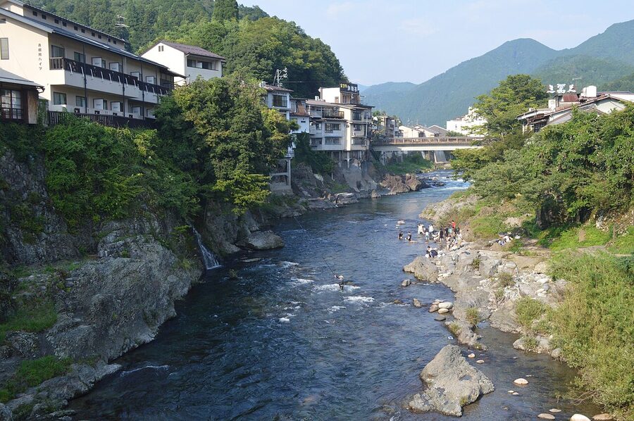 Yoshida River cutting through the centre of Gujo Hachiman