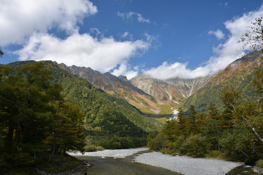 Kamikochi mountain backdrop