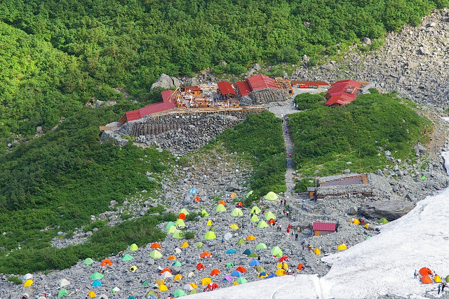 Karasawa Hutte in the cirque