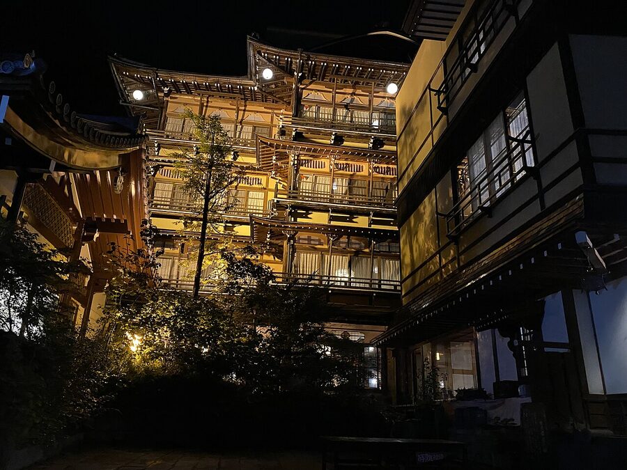The Kanaguya ryokan in Shibu Onsen, lit at night