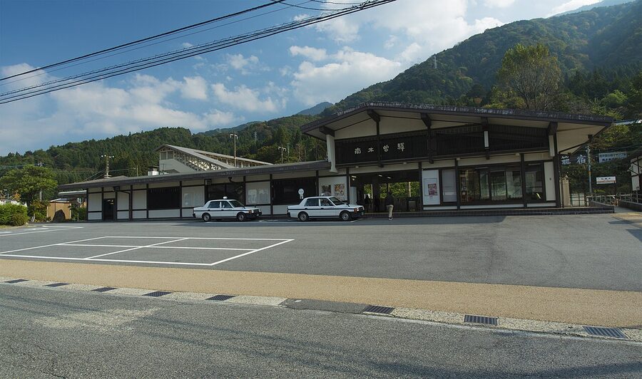 JR Nagiso station platform, the closest train station to Tsumago