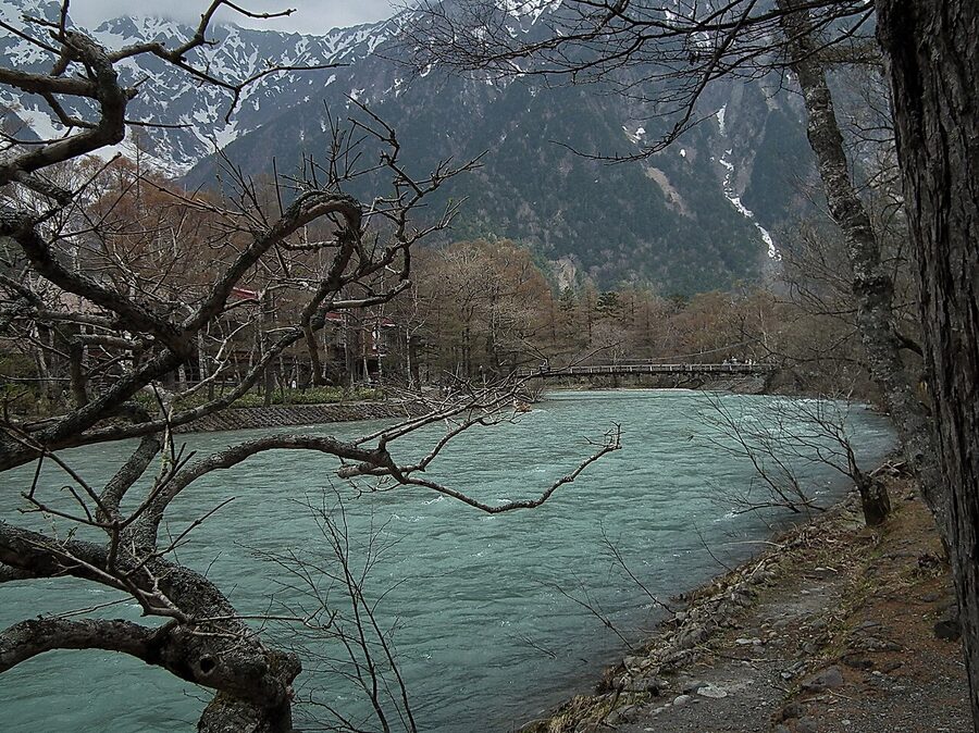 Kappa-bashi bridge with the Hotaka peaks in the background