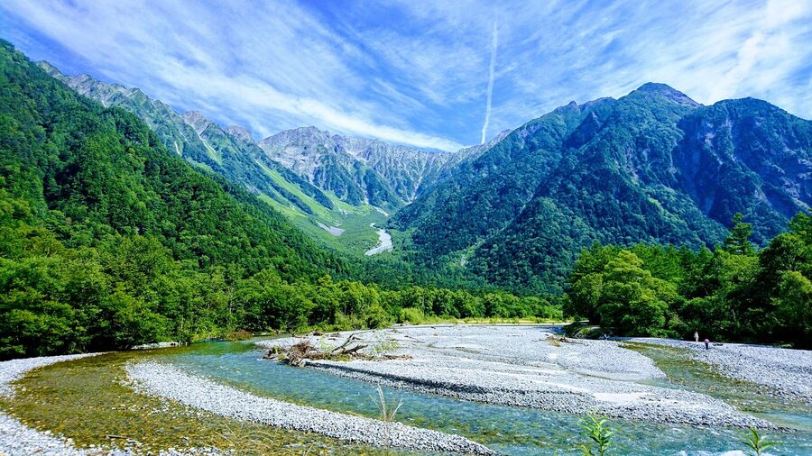 Snow on the Kamikochi valley floor