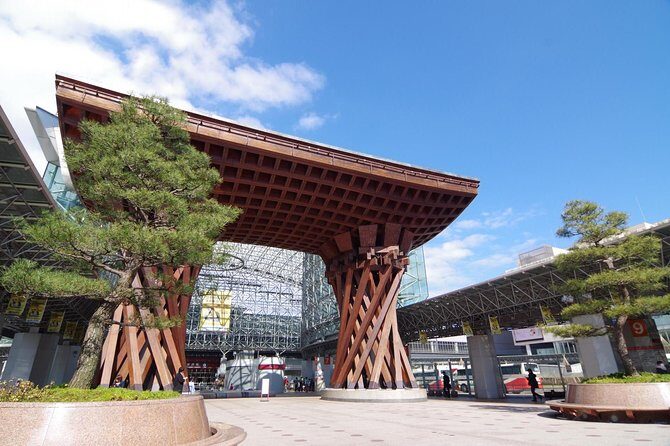 Kanazawa 4hr Private Tour with Government Licensed Guide - Omicho Market: where your walking day becomes real life