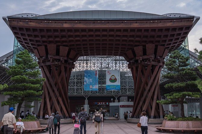 Kanazawa Private Customizable Half Day Tour - Kanazawa Castle and the garden connection you can actually see