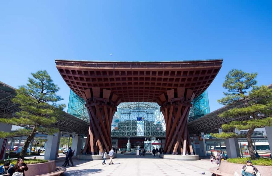 Kanazawa Private/Group Walking Tour: Local & Major Highlight - Higashi Chaya District: Preserved Teahouses and a Calm Finish