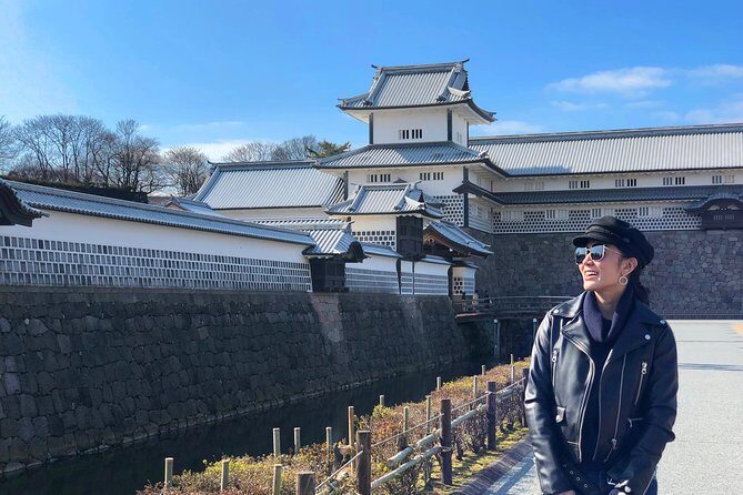 Kanazawa Private Tour with a Local – Highlights & Hidden Gems - Kenrokuen Garden: The Calm Center of the Afternoon