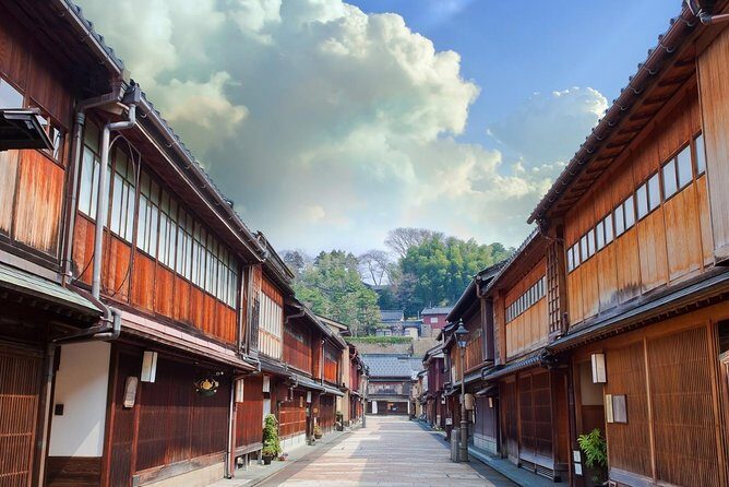 Kanazawa Private Tour with a Local – Highlights & Hidden Gems - Transportation, Timing, and How Much Walking to Expect