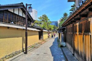 Kanazawa: Private Tour with Local Guide - How the tour actually runs: meet, choose, then follow the plan
