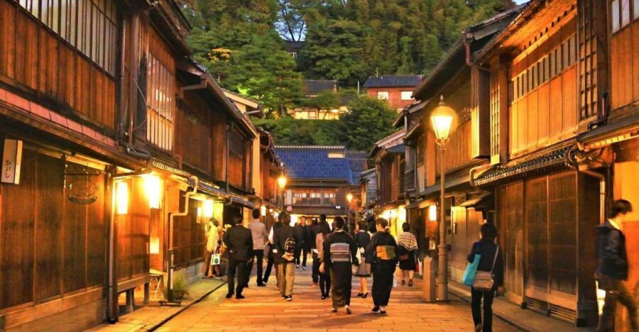 Kanazawa: Private Tour with Local Guide - Kenroku-en: the garden that makes sense when someone explains it