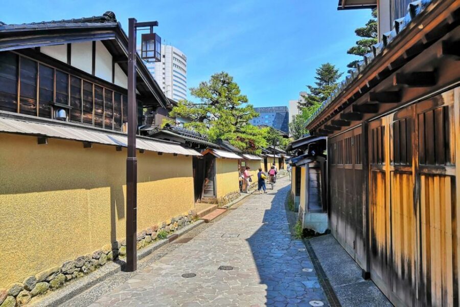 Kanazawa: Private Tour with Local Guide - How the tour actually runs: meet, choose, then follow the plan