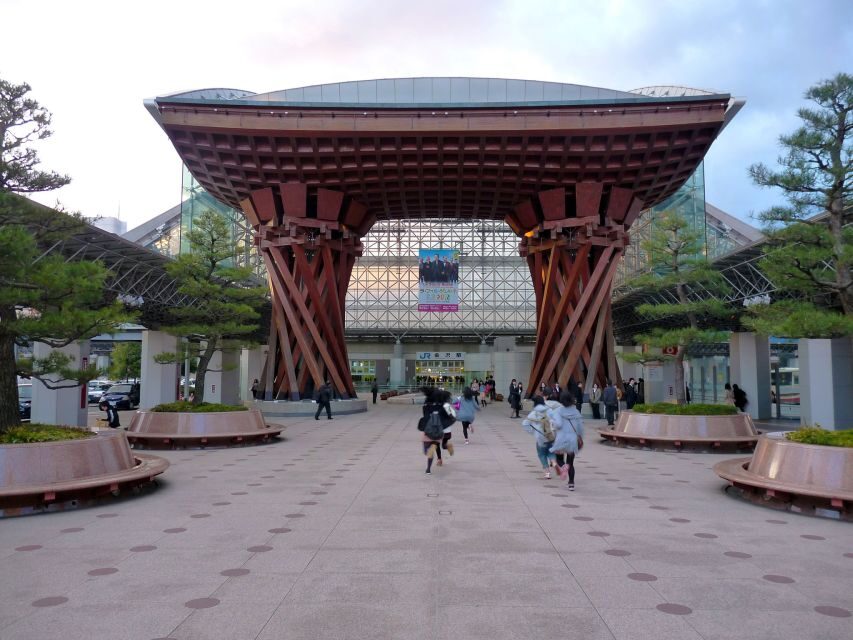 Kanazawa: Private Walking Tour with a Local - Why Kanazawa Feels Different When You Walk With a Lokafyer