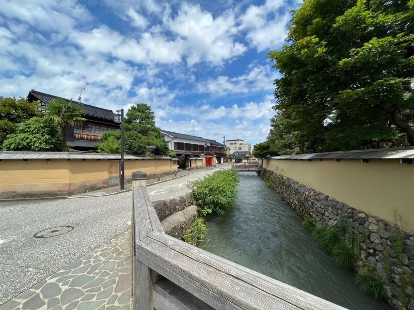 Kanazawa: Samurai, Matcha, Gardens and Geisha Full-Day Tour - Higashi-chaya tea district: time to wander the red tea-house streets