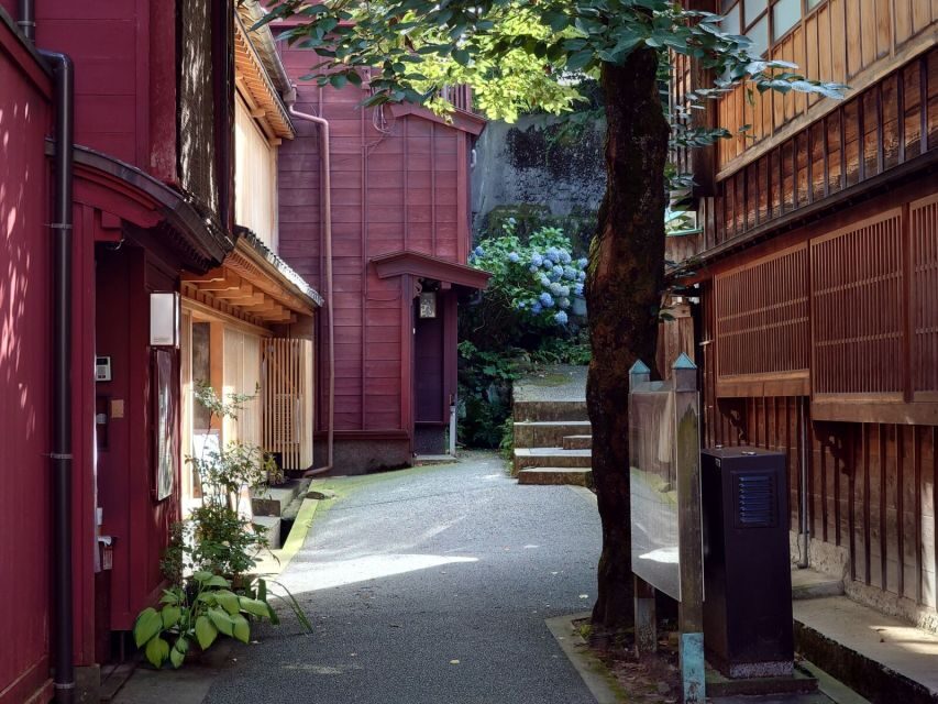 Kanazawa: Samurai, Matcha, Gardens and Geisha Full-Day Tour - Geisha house Shima: the heritage stop and matcha-and-sweets finish