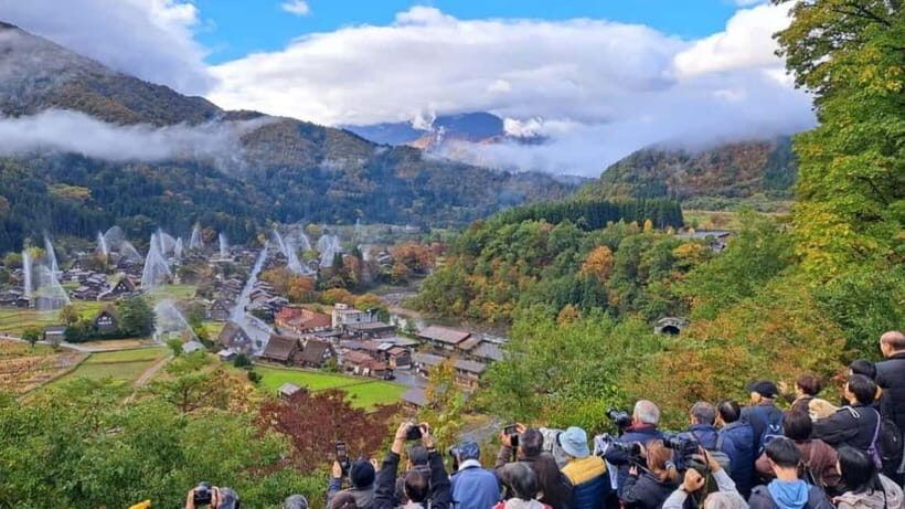 Kanazawa/Takayama: Shirakawago & Takayama Private Day Tour - Shirakawa-go: Guided Village Walks and the Ogi-machi Observatory Stop