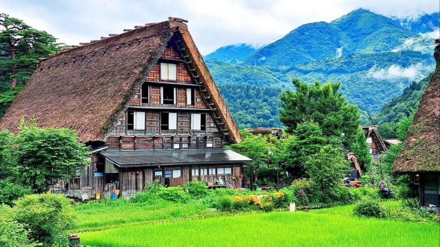 Kanazawa/Takayama: Shirakawago & Takayama Private Day Tour - Hida no Sato: Old Houses, Craft Market Browsing, and Flexible Walking Time