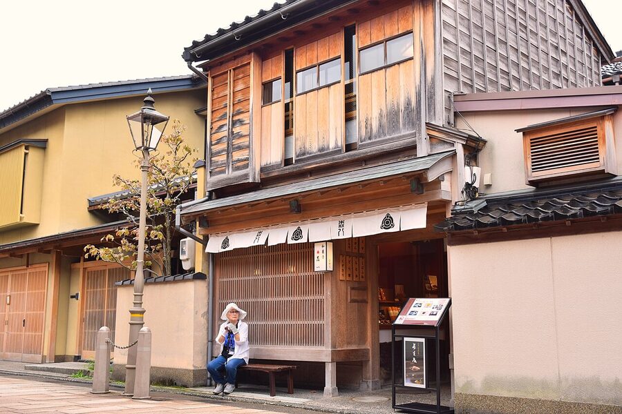 Higashi Chaya district at dusk