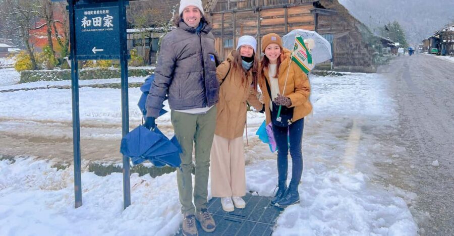 Kanazawa: World Heritage Shirakawa-go Morning Guided Tour - How the guide and audio headsets work together