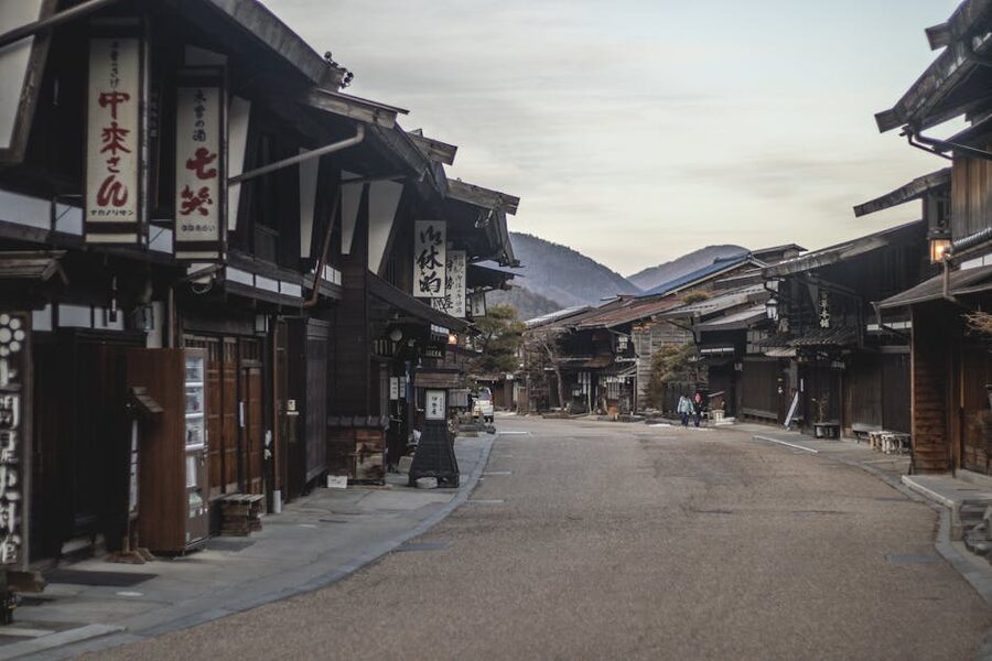 A quiet morning view of the Narai-juku street, Shiojiri