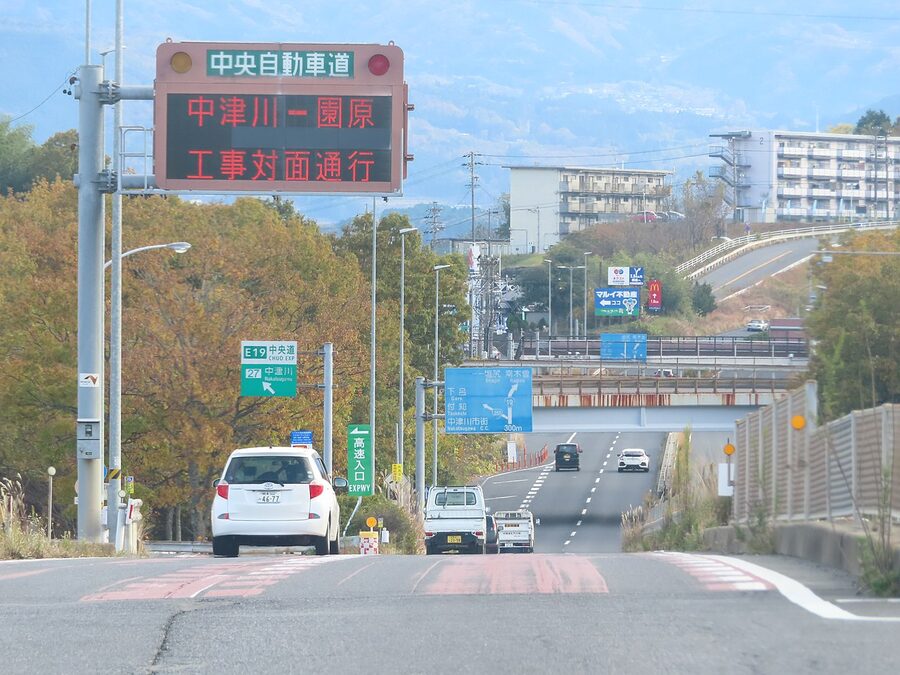 Route 19 approaching the Nakatsugawa interchange