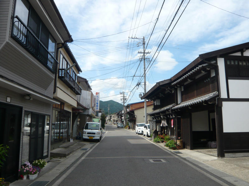 A traditional building in Yabuhara post town with snow on the eaves