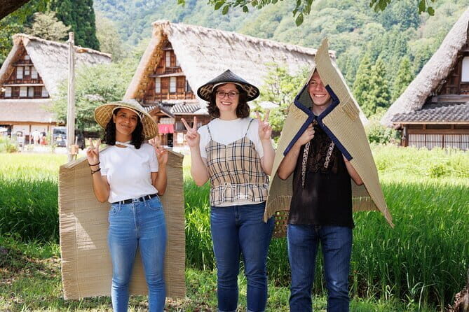 Lacquer Art in Toyama: Uozu Teaspoon Craft with Gold & Silver - The 2-hour flow: painting, powder, and a guided workshop tour