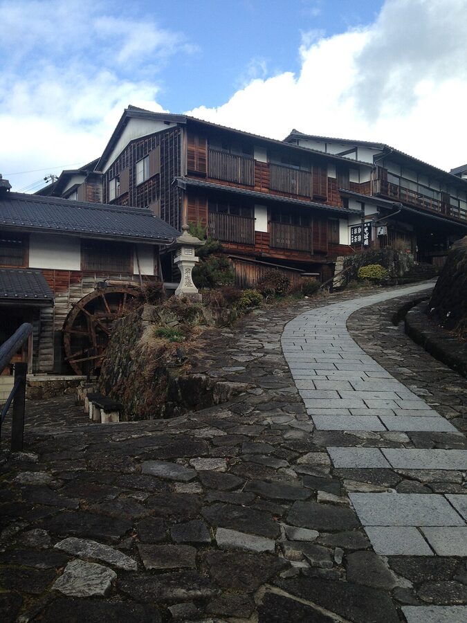 The L-shaped masugata corner at the lower entrance of Magome-juku